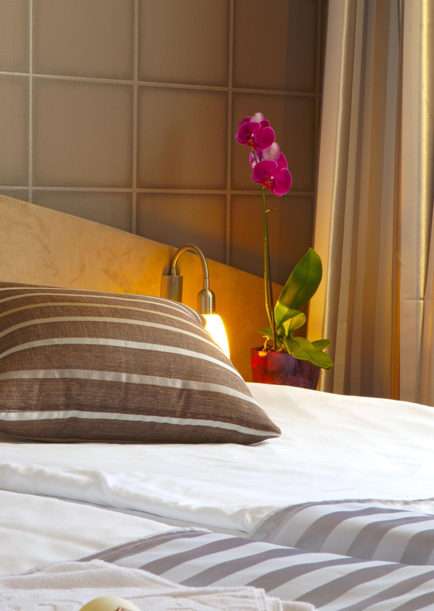 Triada Hotel Sofia Bagian luar foto