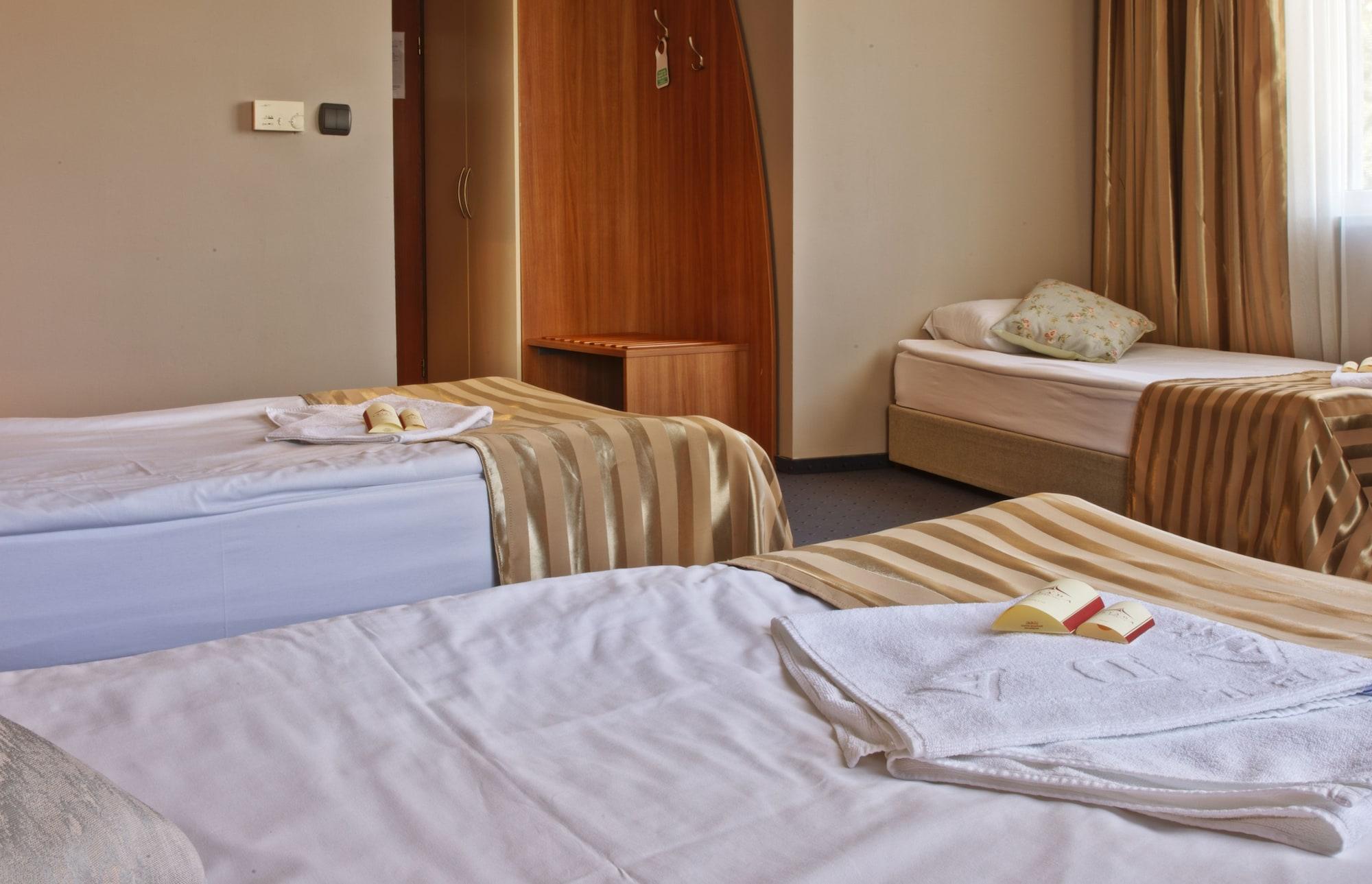 Triada Hotel Sofia Bagian luar foto