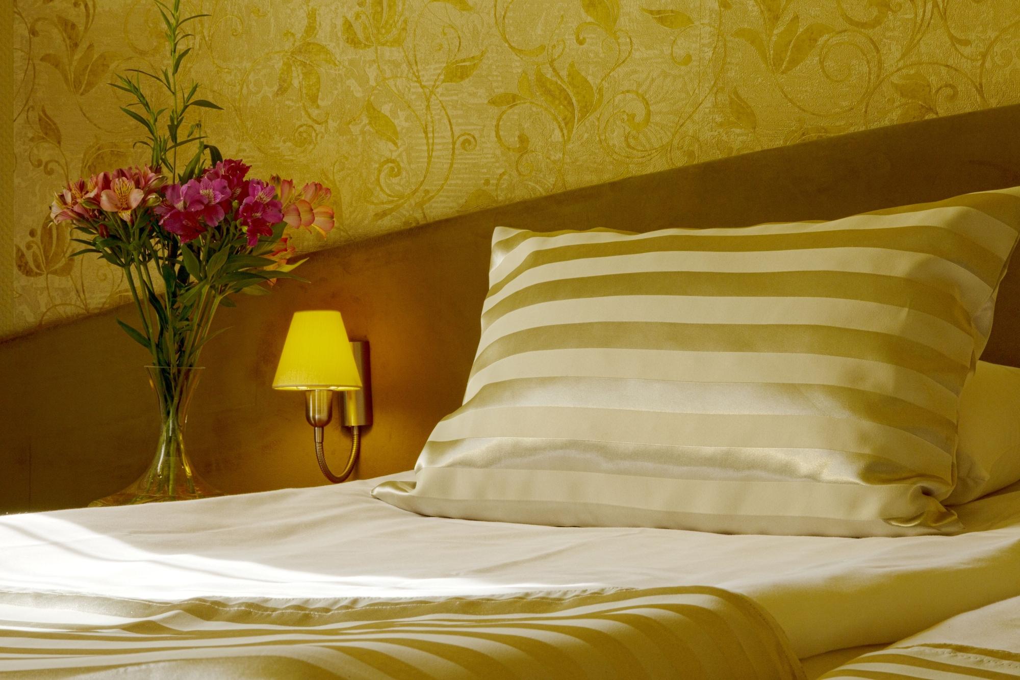 Triada Hotel Sofia Bagian luar foto