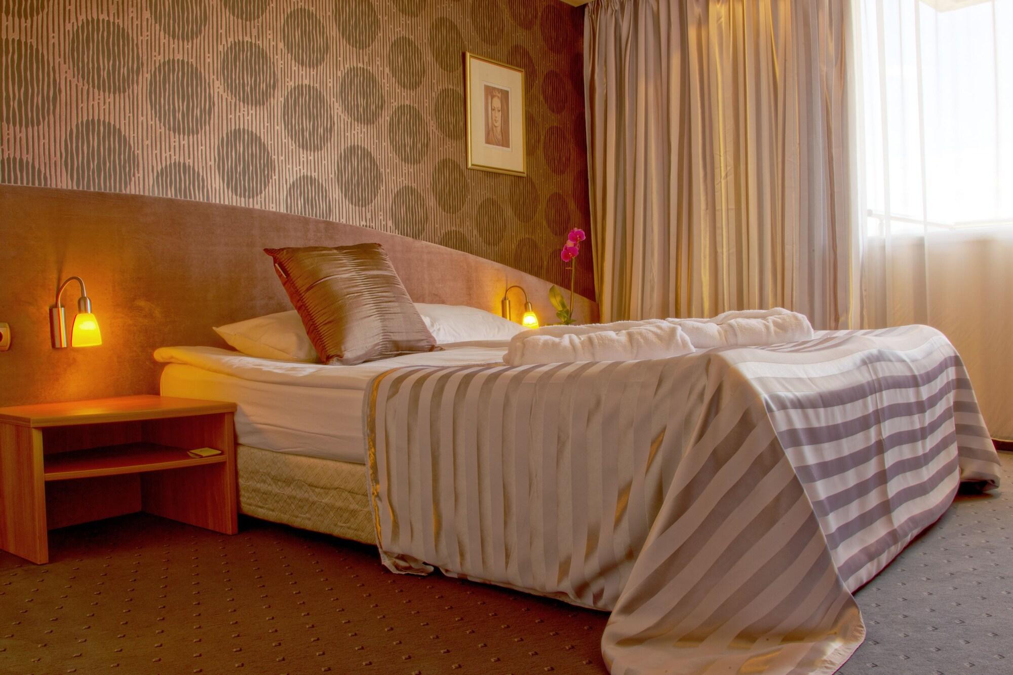 Triada Hotel Sofia Bagian luar foto