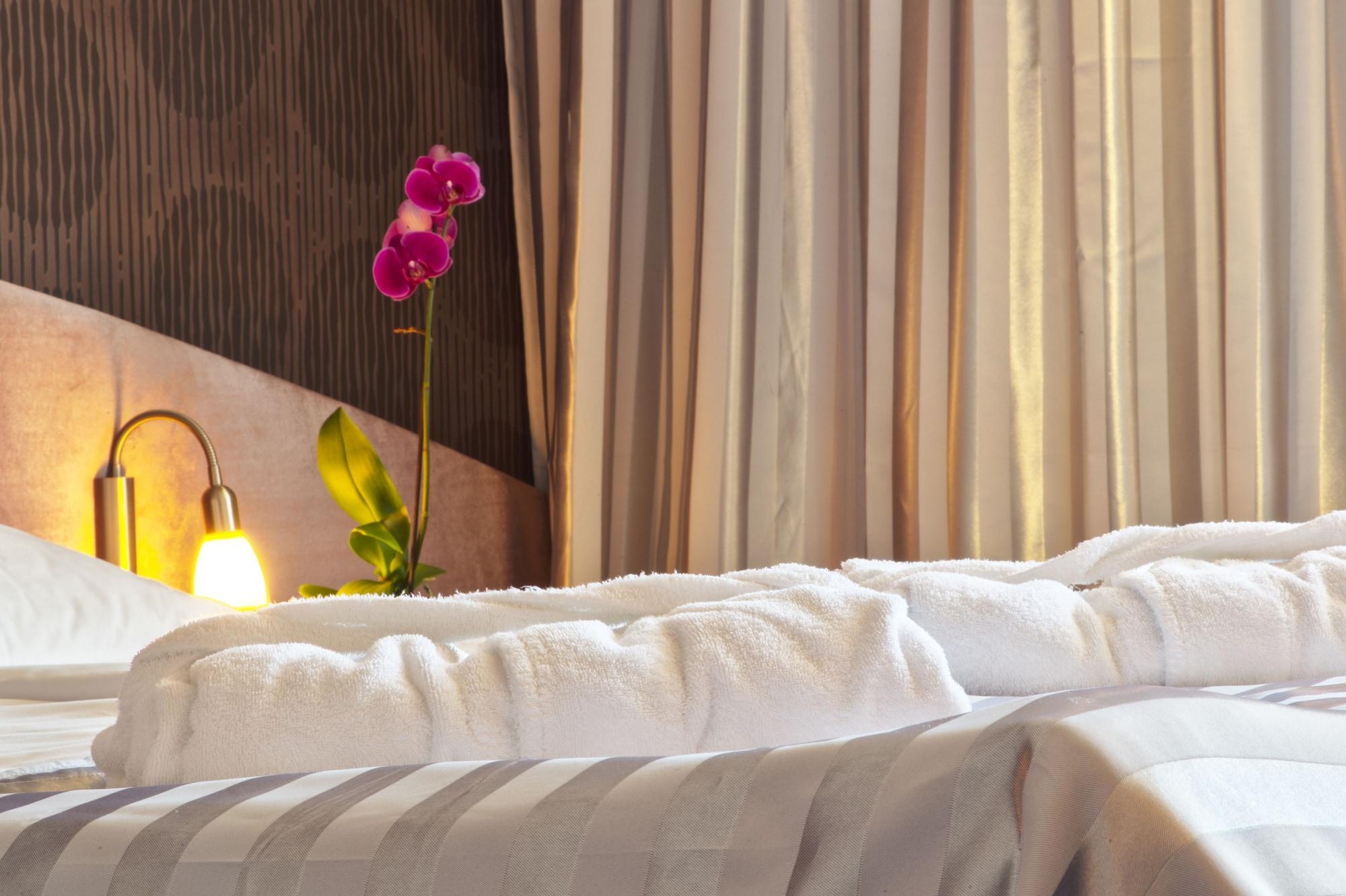 Triada Hotel Sofia Bagian luar foto