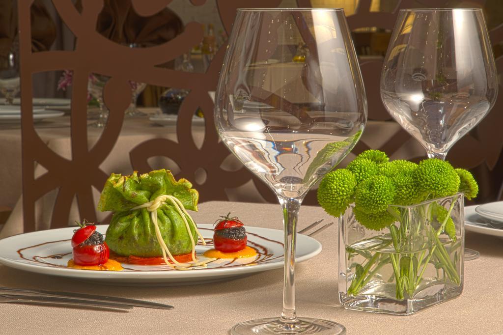 Triada Hotel Sofia Bagian luar foto