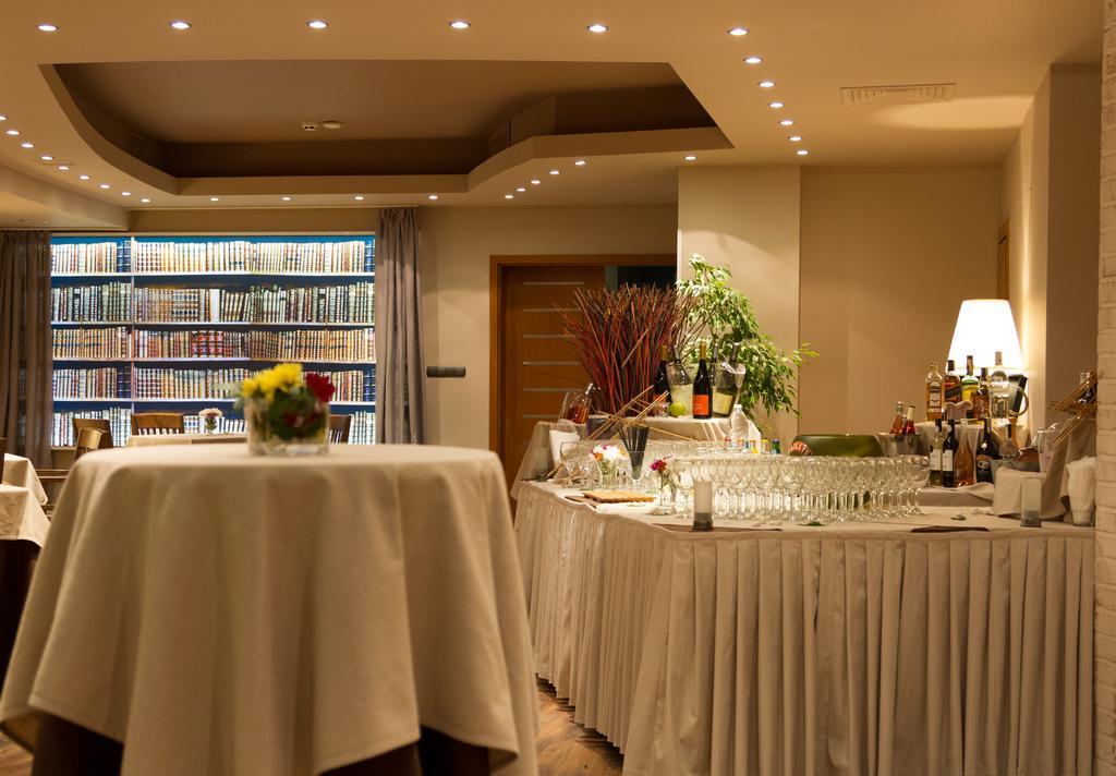 Triada Hotel Sofia Bagian luar foto